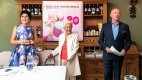 Karel Voříšek také moderoval 20. výročí Salonu Korunka, kde nechyběla ani nejznámější česká kosmetička Olga Knoblochová.