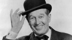 Slavný zpěvák Maurice Chevalier byl jedním z jejích kolegů.