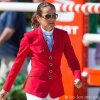 Zuzana při prohlídce parkuru na Mistrovství Evropy ve Švédsku