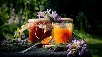 Meruňkový džem s rozmarýnem