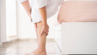 Bylinkářka radí: Za vznik křečových žil může sedavé zaměstnání i pomalé trávení
