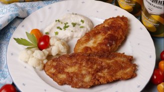 Krůtí řízečky v pivní tempuře a květákové pyré
