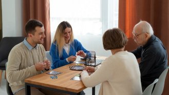 Jak před volbami zvládnout debaty o politice u rodinného stolu?