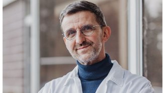 Humanitární mise a desítky tisíc operací: Cesta plastického chirurga docenta Martina Molitora