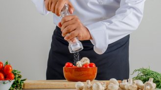 Přijímáme moc soli, nejčastěji z potravin, které nechutnají slaně