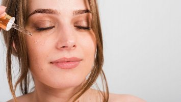 Sérum, nebo olej? Čím se od sebe liší a pro jaký typ pokožky jsou vhodné?