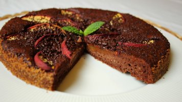 Čokoládové brownie s broskvemi