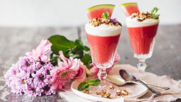Sicilský melounový puding s krémem a karamelizovanými ořechy