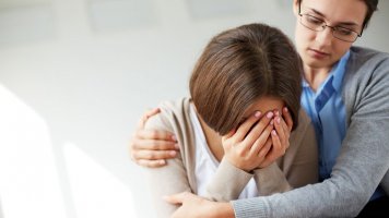 Jak mluvit s druhým o ztrátě jeho blízkého?