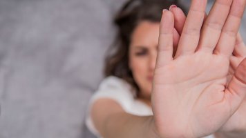Smrt je pro nás těžko uchopitelná, tak přikládáme váhu pověrám a ovládá nás strach