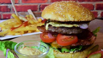 Domácí cheeseburger