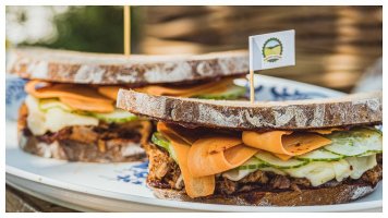 Žitný chléb s trhaným masem