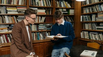 Nesmrtelné harlekýnky aneb Romantická literatura nestárne a čtou ji i muži