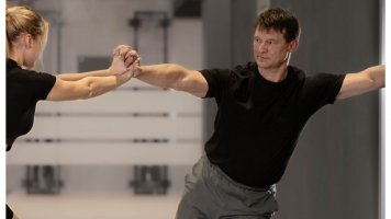 „Při cvičení se inspirujeme vlastním tělem a respektujeme jeho reakci,“ vysvětluje Vašek Rázl z fitcentra Gymstory