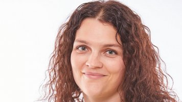 „Jsem chodící paradox,“ říká o sobě spisovatelka Hana Hindráková