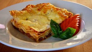Lasagne s mletým masem a bešamelem