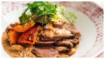 Kotrč a hříbky na smetaně s pečenou bramborou