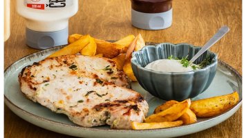 Česnekové kotlety s belgickými hranolkami