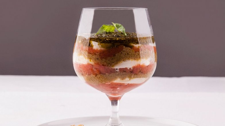 Prokládané poháry s mozzarellou