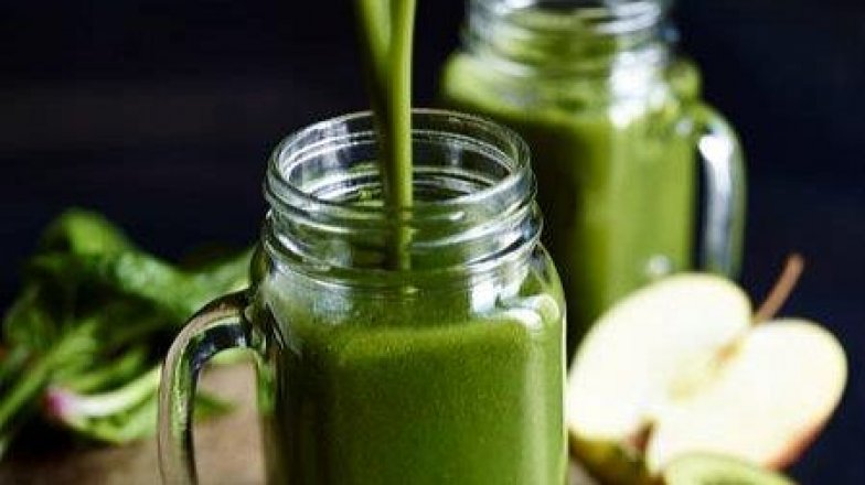 Smoothie s jablkem a bazalkou