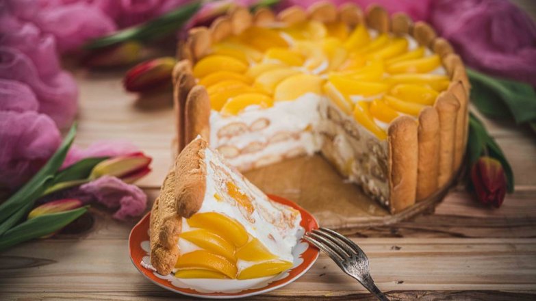 Nepečený dort s tvarohem a broskvemi