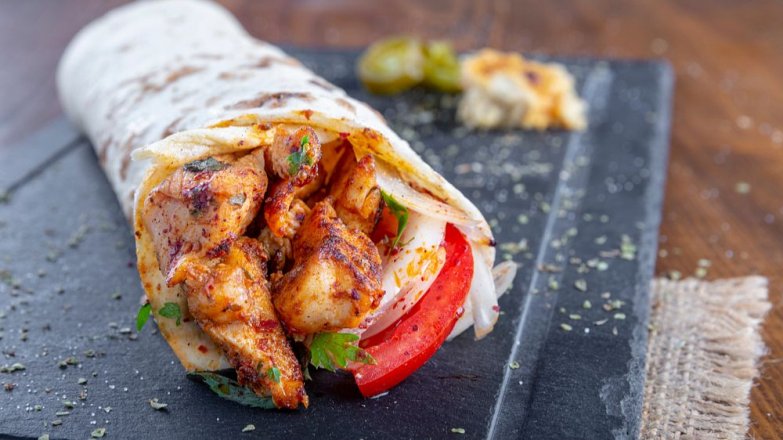 Tortilla s kuřecím masem a mozzarellou