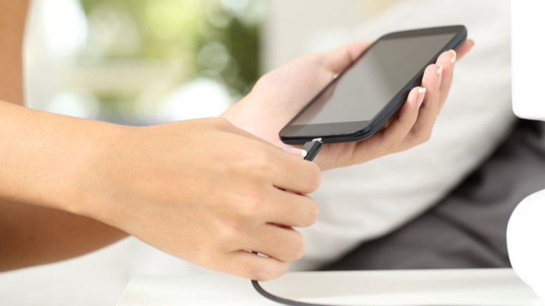 5 zlozvyků, kterých se dopouštíme při nabíjení smartphonů