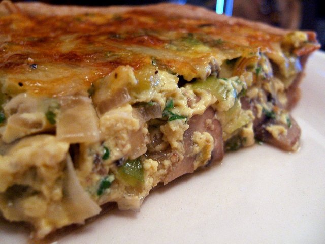 Houbový quiche s pórkem (a se slaninou)