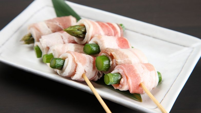 Slaninové závitky s chřestem