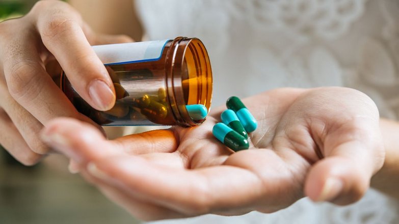 Je možné odlišit virovou infekci od bakteriální, a kdy je možné předepsat antibiotika?