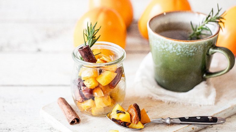 Pečený čaj z kaki a koření