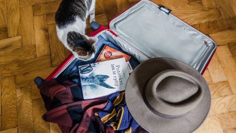 Desatero pro cestování s knihou aneb Jak se postarat o knihu na dovolené
