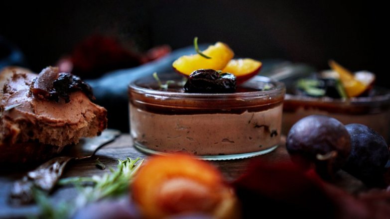 Jemná játrová paštika se švestkovým želé