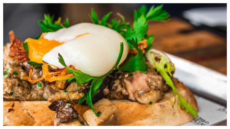 Houbová praženice z lesních hub