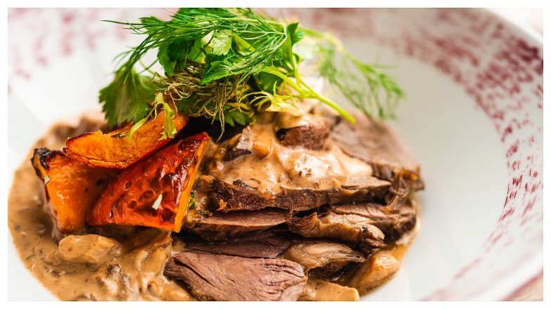 Kotrč a hříbky na smetaně s pečenou bramborou