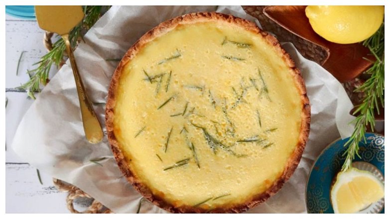 Svěží citronový koláč s rozmarýnem