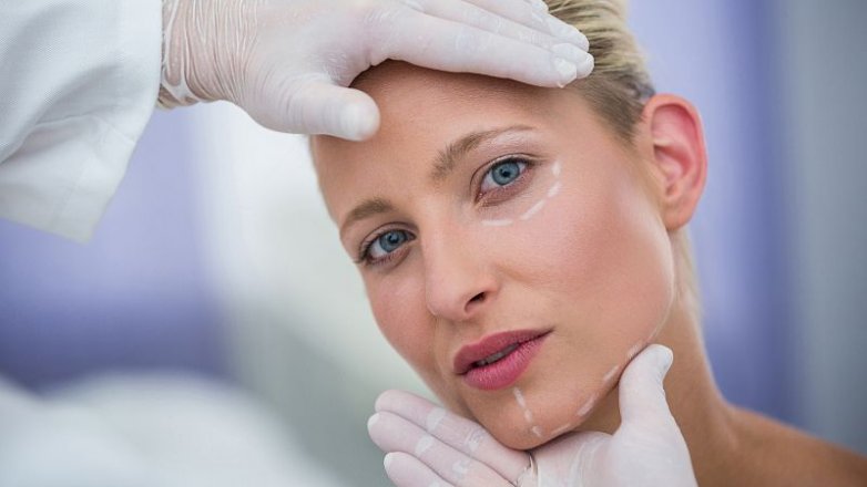 Malý průvodce estetickou medicínou. Mezonitě a liftingové nitě (3)