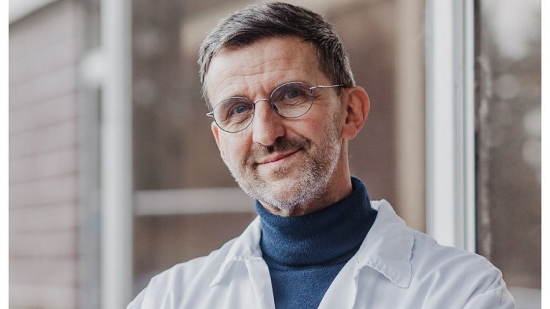 Humanitární mise a desítky tisíc operací: Cesta plastického chirurga docenta Martina Molitora